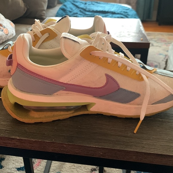 Women’s Nike Sun Club Air Max Sneakers Size 8.5 - Picture 7 of 11